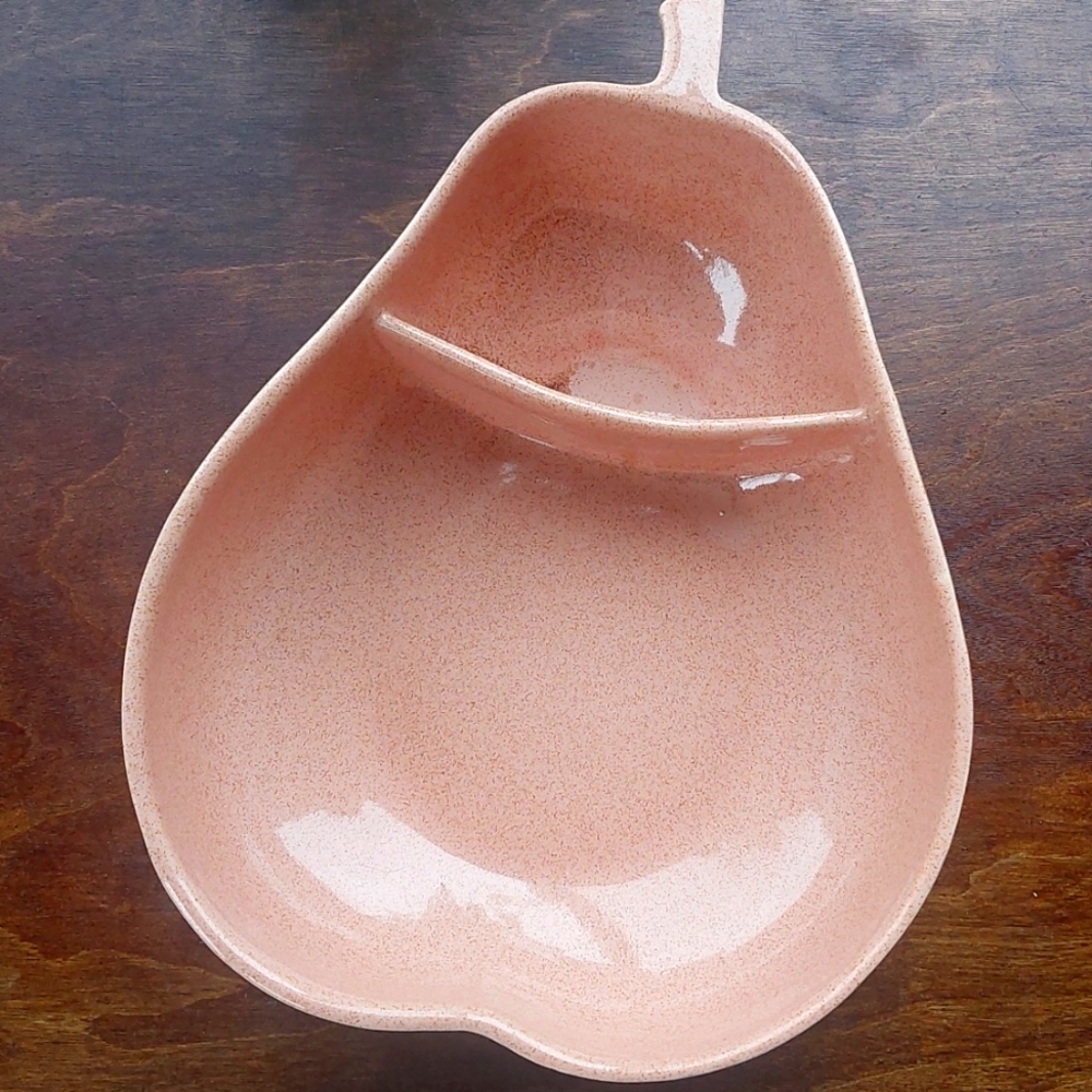 Pfaltzgraff vintage MCN pink ceramic Pear shaped serving dish
